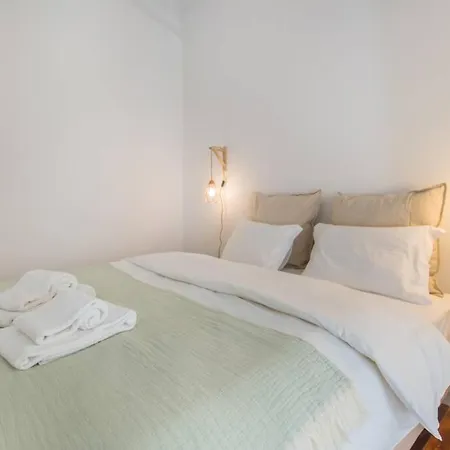135 A - In Tranquil Flat Alfama Sé&castle Lisboa