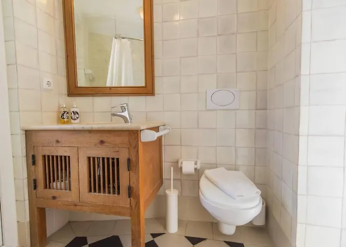 135 A - In Tranquil Flat In Alfama Near Se And Castle Lisboa