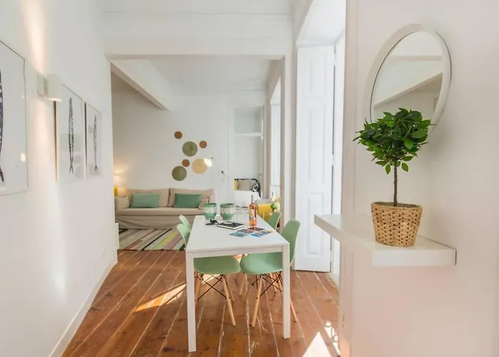 135 A - In Tranquil Flat In Alfama Near Se And Castle شقة