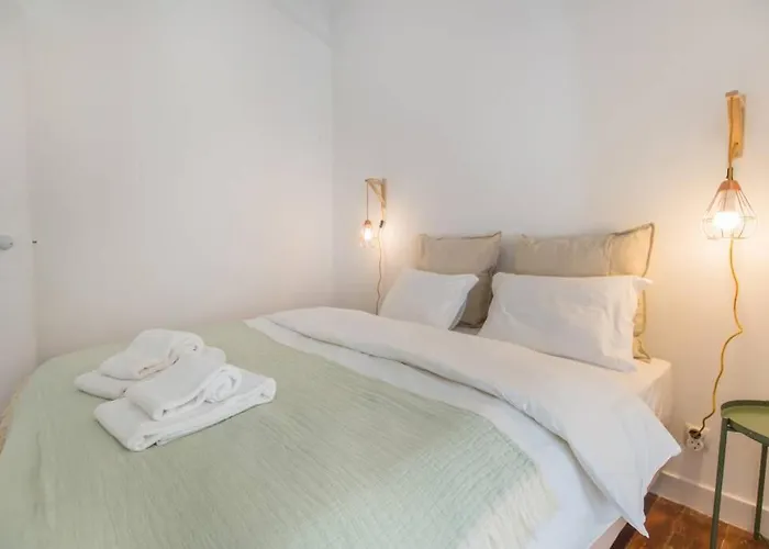 135 A - In Tranquil Flat In Alfama Near Se And Castle Lisboa