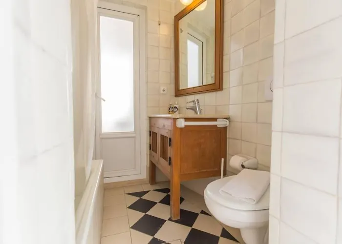 135 A - In Tranquil Flat In Alfama Near Se And Castle *