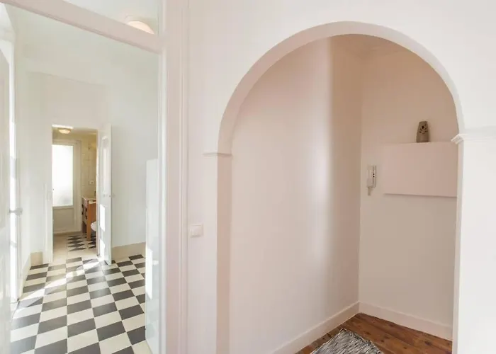 135 A - In Tranquil Flat In Alfama Near Se And Castle شقة Lisboa