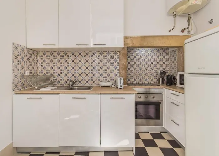 135 A - In Tranquil Flat In Alfama Near Se And Castle *