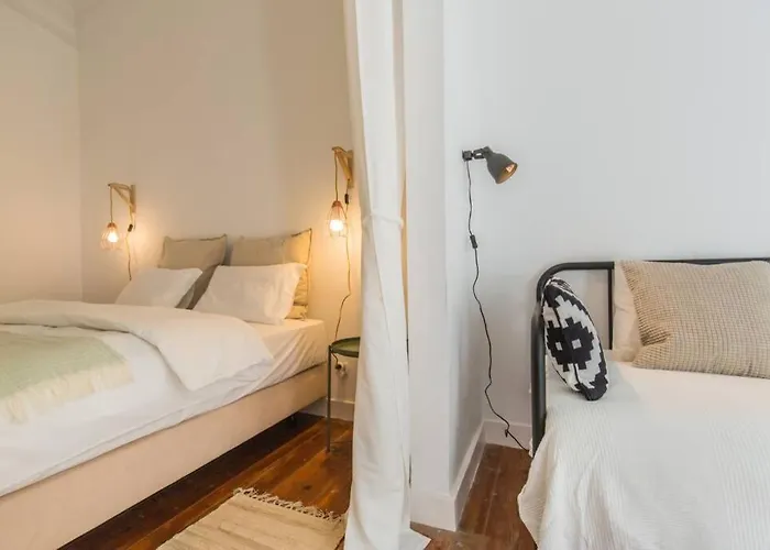 135 A - In Tranquil Flat In Alfama Near Se And Castle *