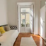 Apartment 135 A - In Tranquil Flat In Alfama Near Se And Castle *