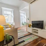Apartment 135 A - In Tranquil Flat In Alfama Near Se And Castle Lissabon