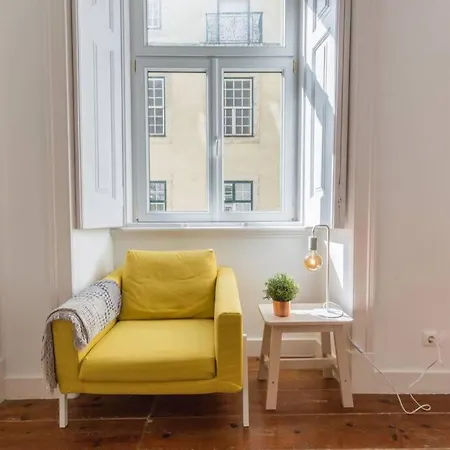 In Tranquil Flat In Alfama Near Se And Castle Lisboa