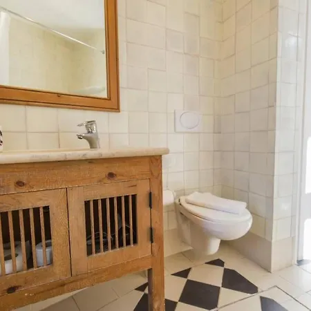 In Tranquil Flat In Alfama Near Se And Castle