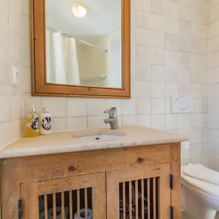 In Tranquil Flat In Alfama Near Se And Castle *