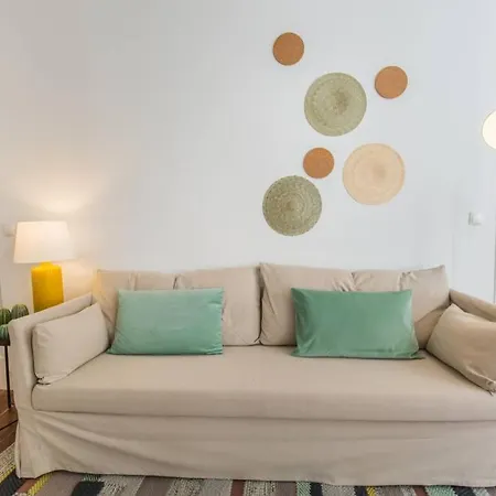 In Tranquil Flat In Alfama Near Se And Castle