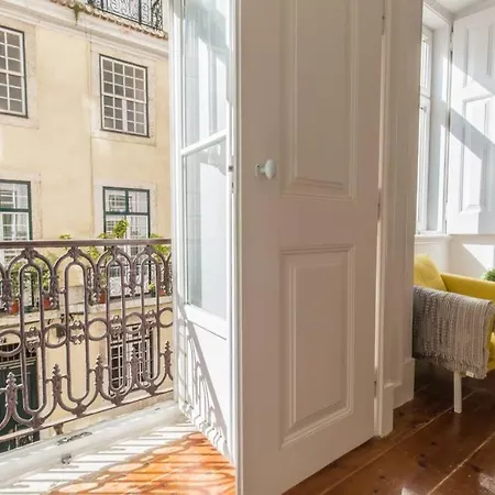 公寓 In Tranquil Flat In Alfama Near Se And Castle Lisboa