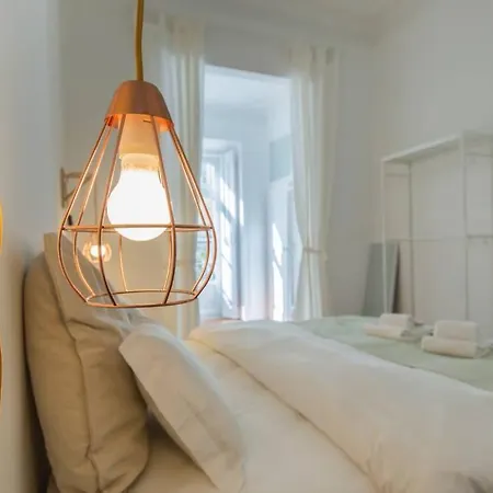 In Tranquil Flat In Alfama Near Se And Castle 公寓