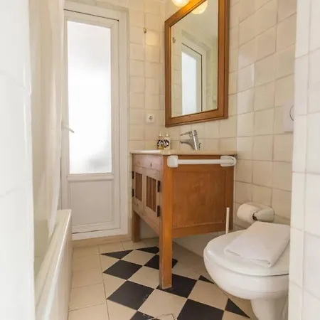 In Tranquil Flat In Alfama Near Se And Castle *