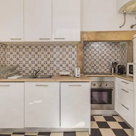 In Tranquil Flat In Alfama Near Se And Castle *