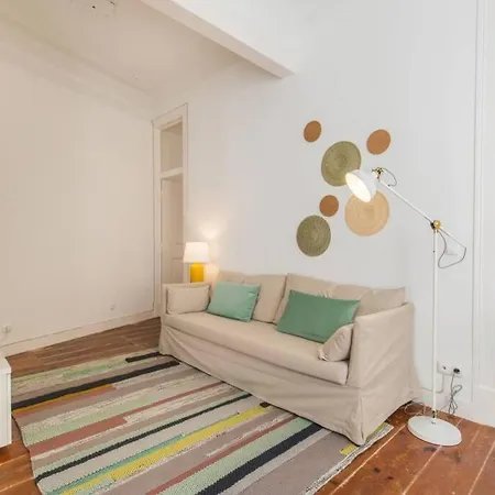In Tranquil Flat In Alfama Near Se And Castle Апартаменти Лісабон
