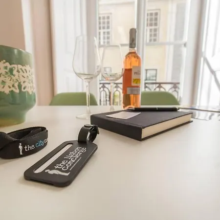 135 A - In Tranquil Flat In Alfama Near Se And Castle شقة *