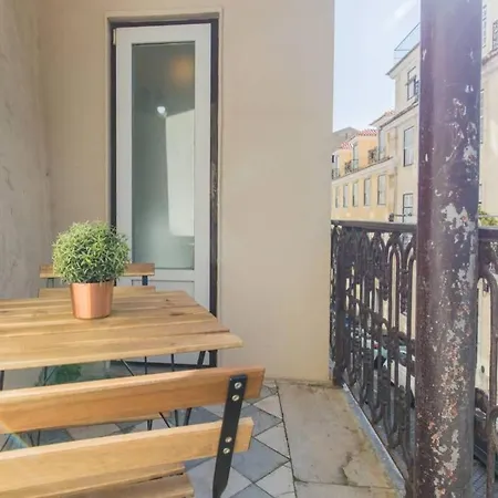 In Tranquil Flat In Alfama Near Se And Castle