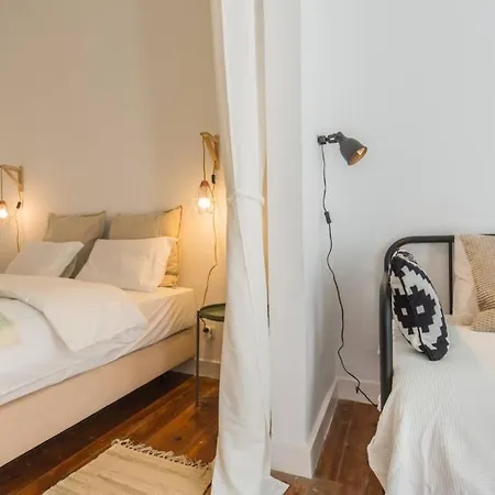 In Tranquil Flat In Alfama Near Se And Castle *