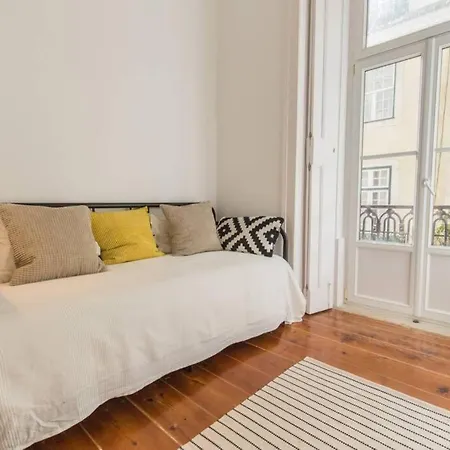 Апартаменти In Tranquil Flat In Alfama Near Se And Castle Лісабон