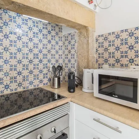 135 A - In Tranquil Flat In Alfama Near Se And Castle * Лиссабон